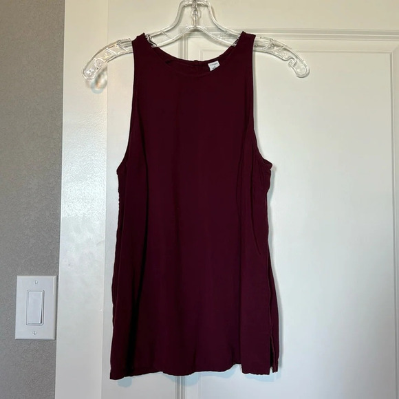 Old Navy maroon sleeveless tank‎ - Picture 1 of 6
